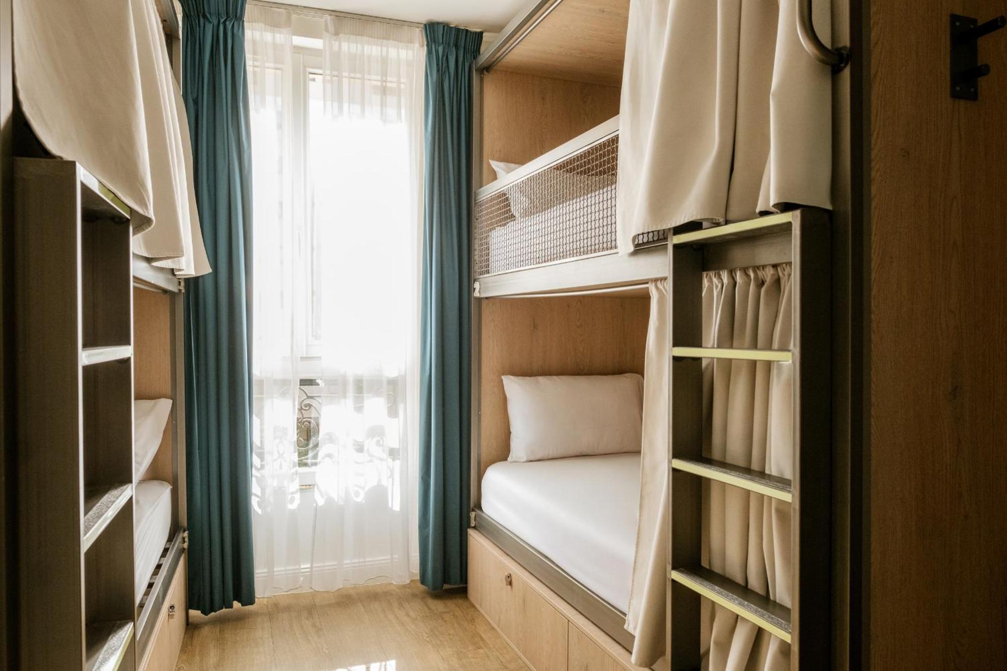 Bed 4-Bed Mixed Dormitory Room