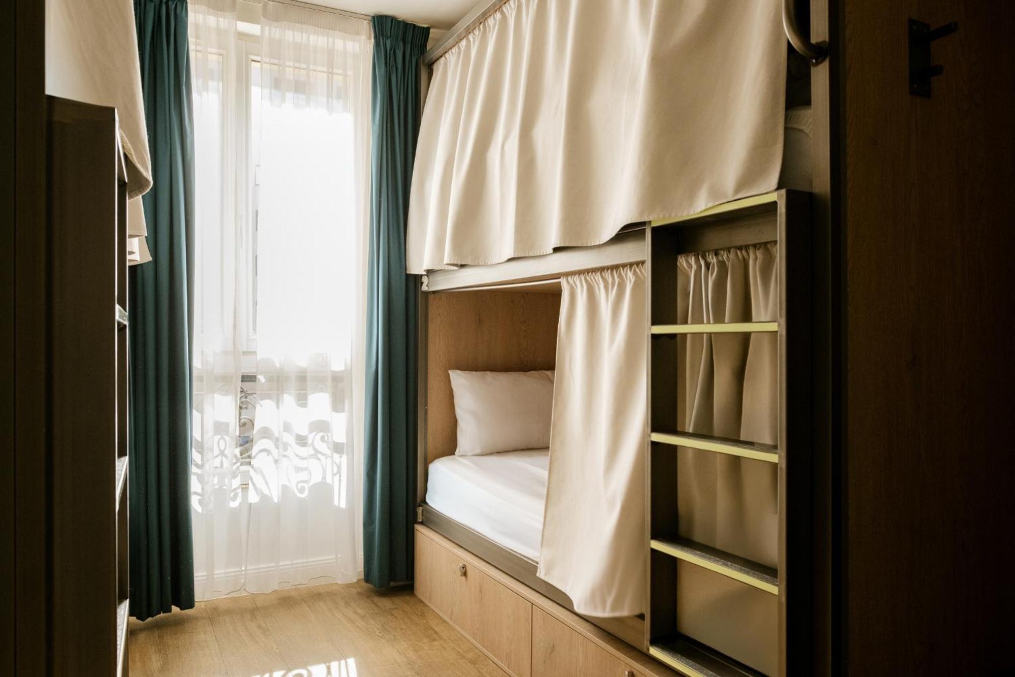 Bed 4-Bed Mixed Dormitory Room