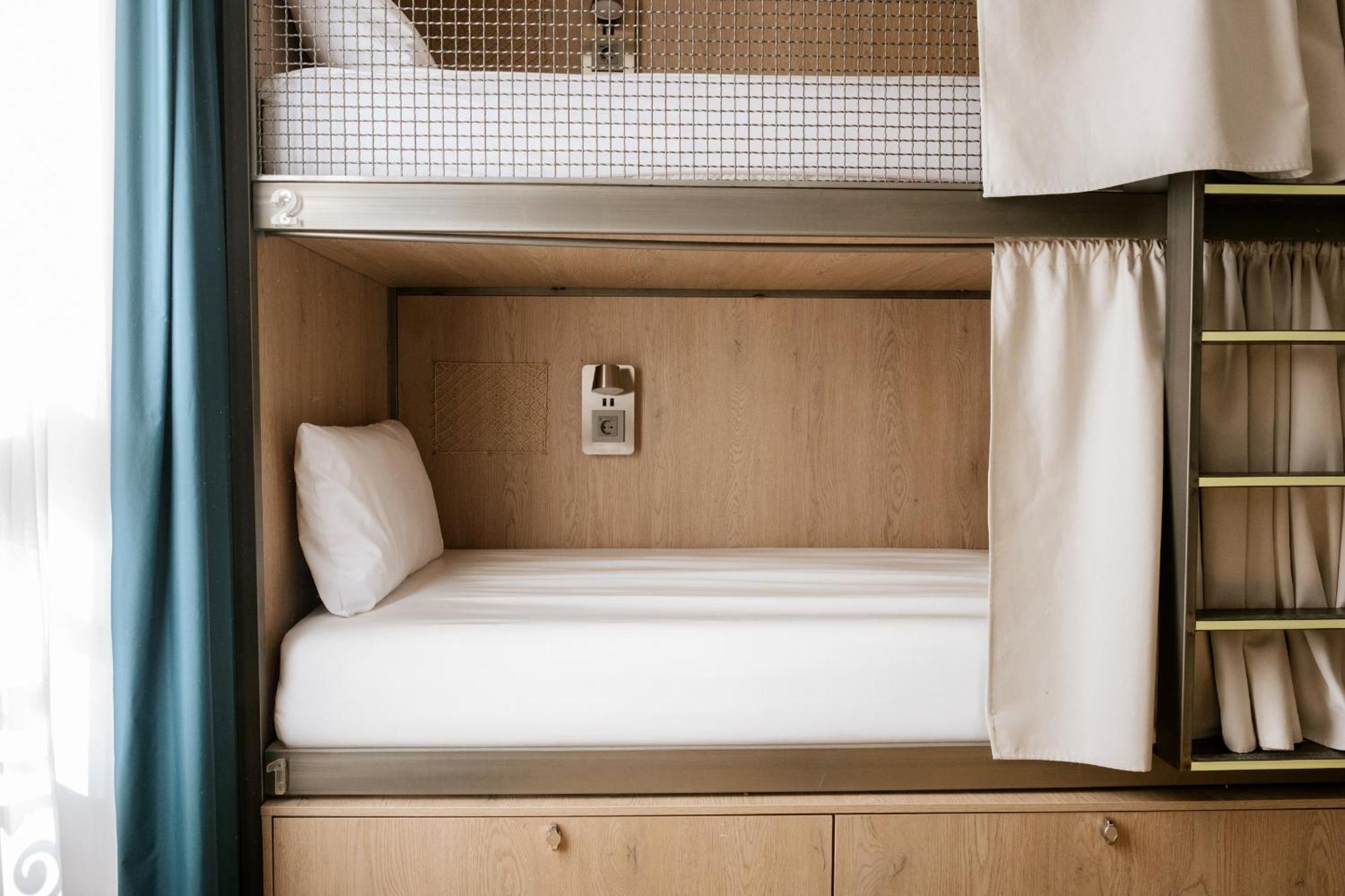 Bed 4-Bed Mixed Dormitory Room