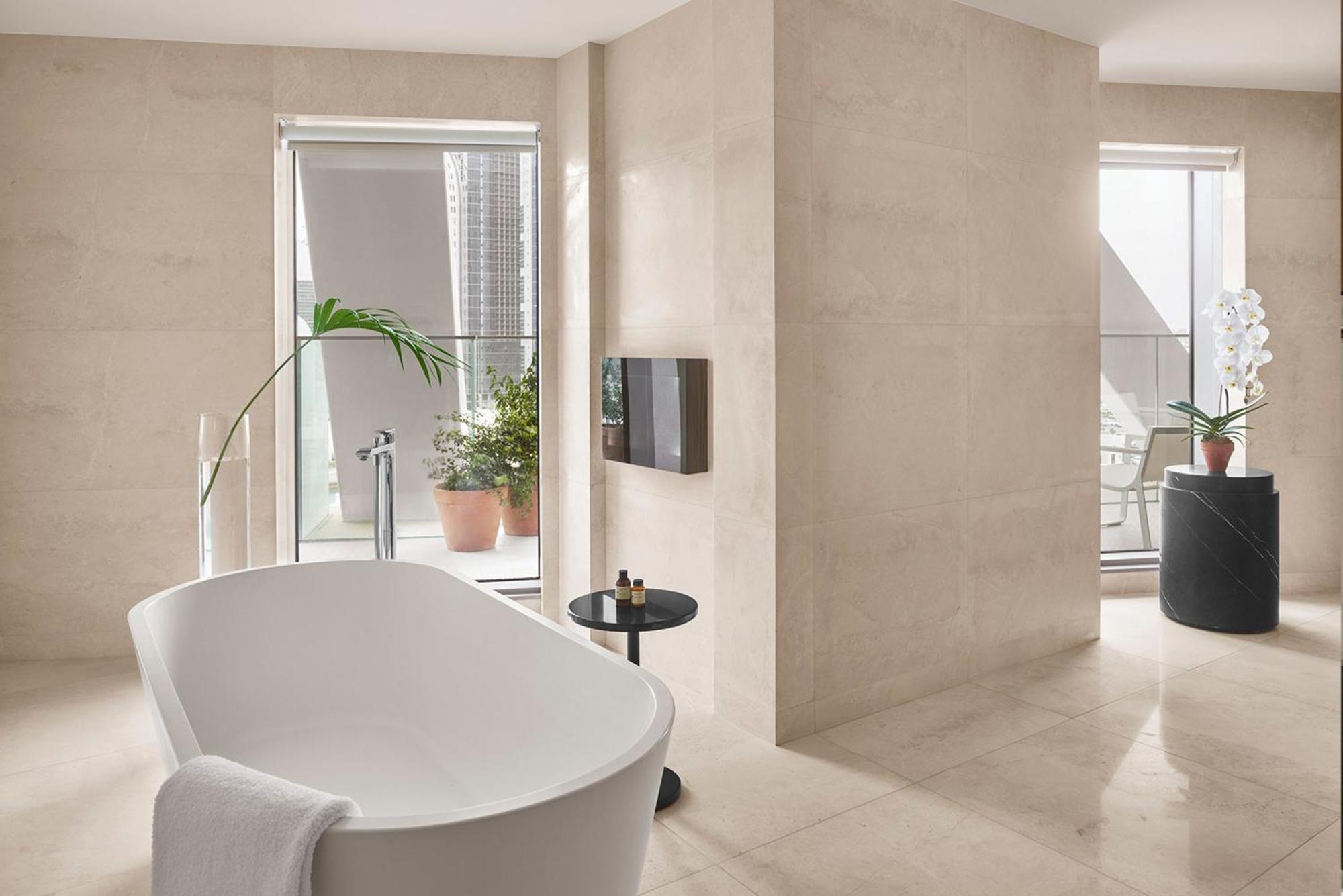 Corner King Suite Marina View