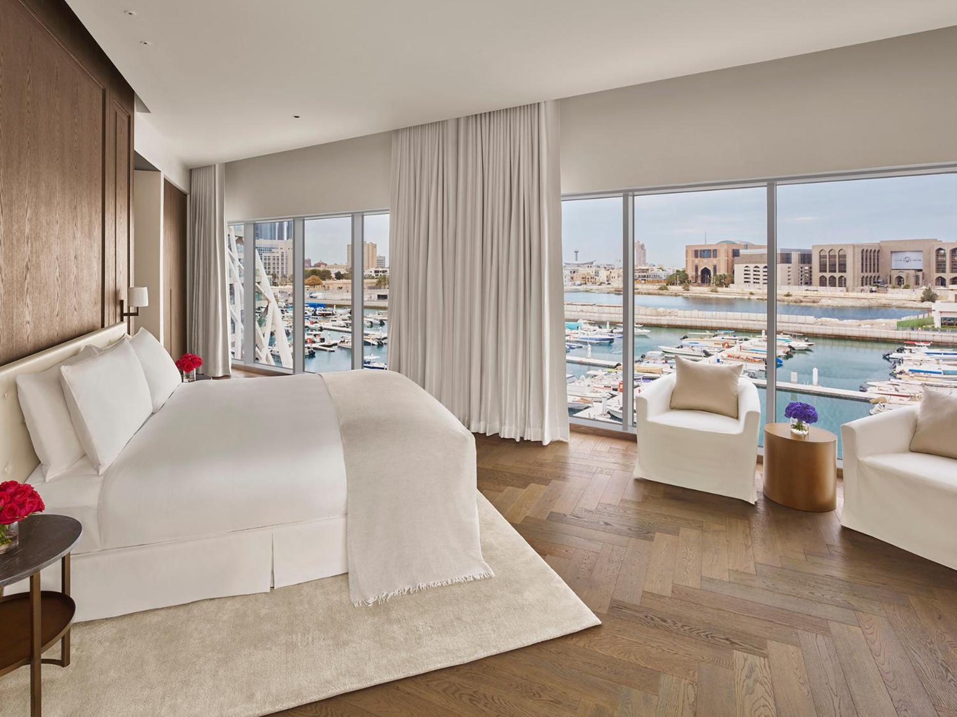 Corner King Suite Marina View