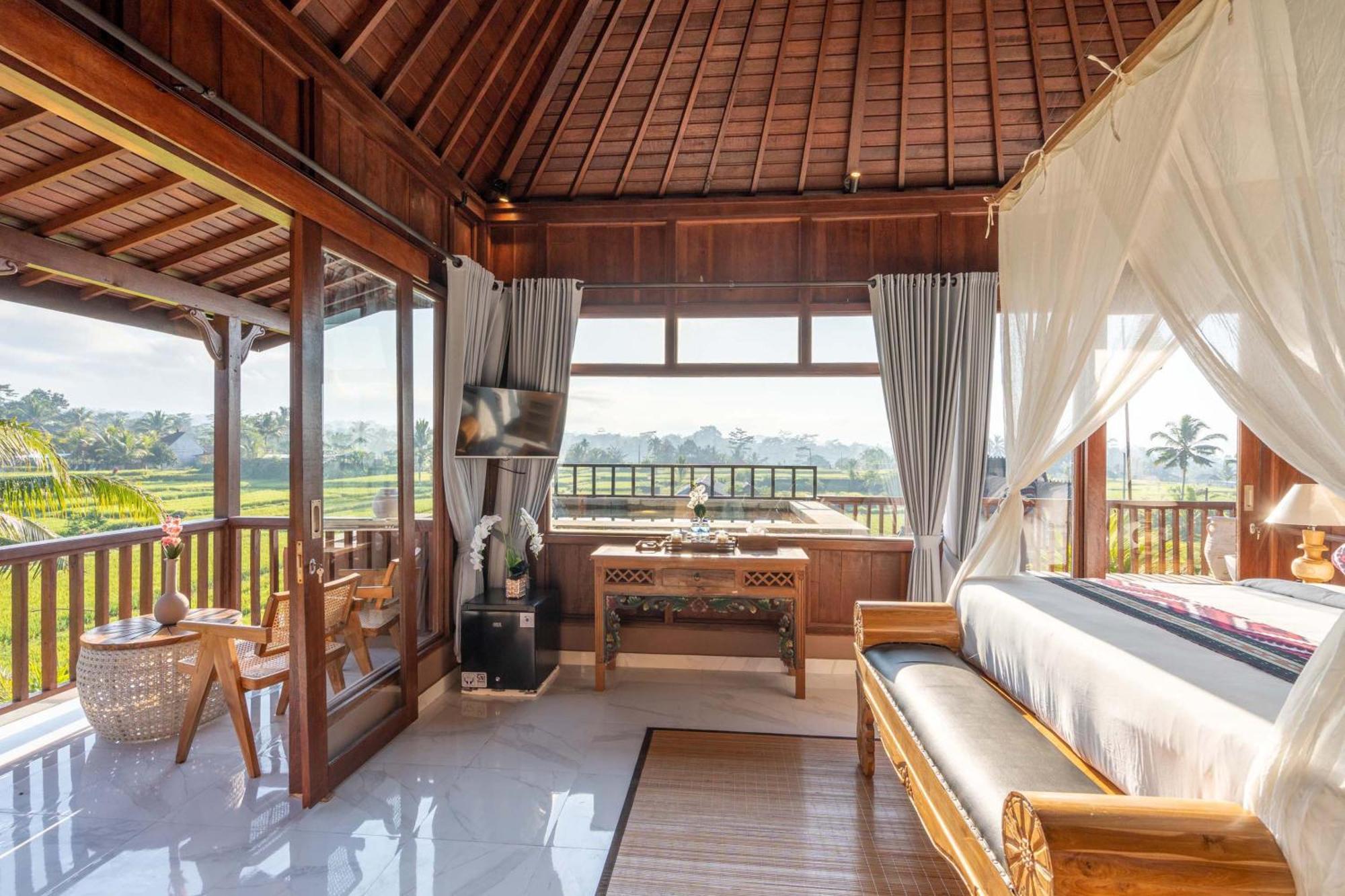 Suite Plunge Pool Rice Field View