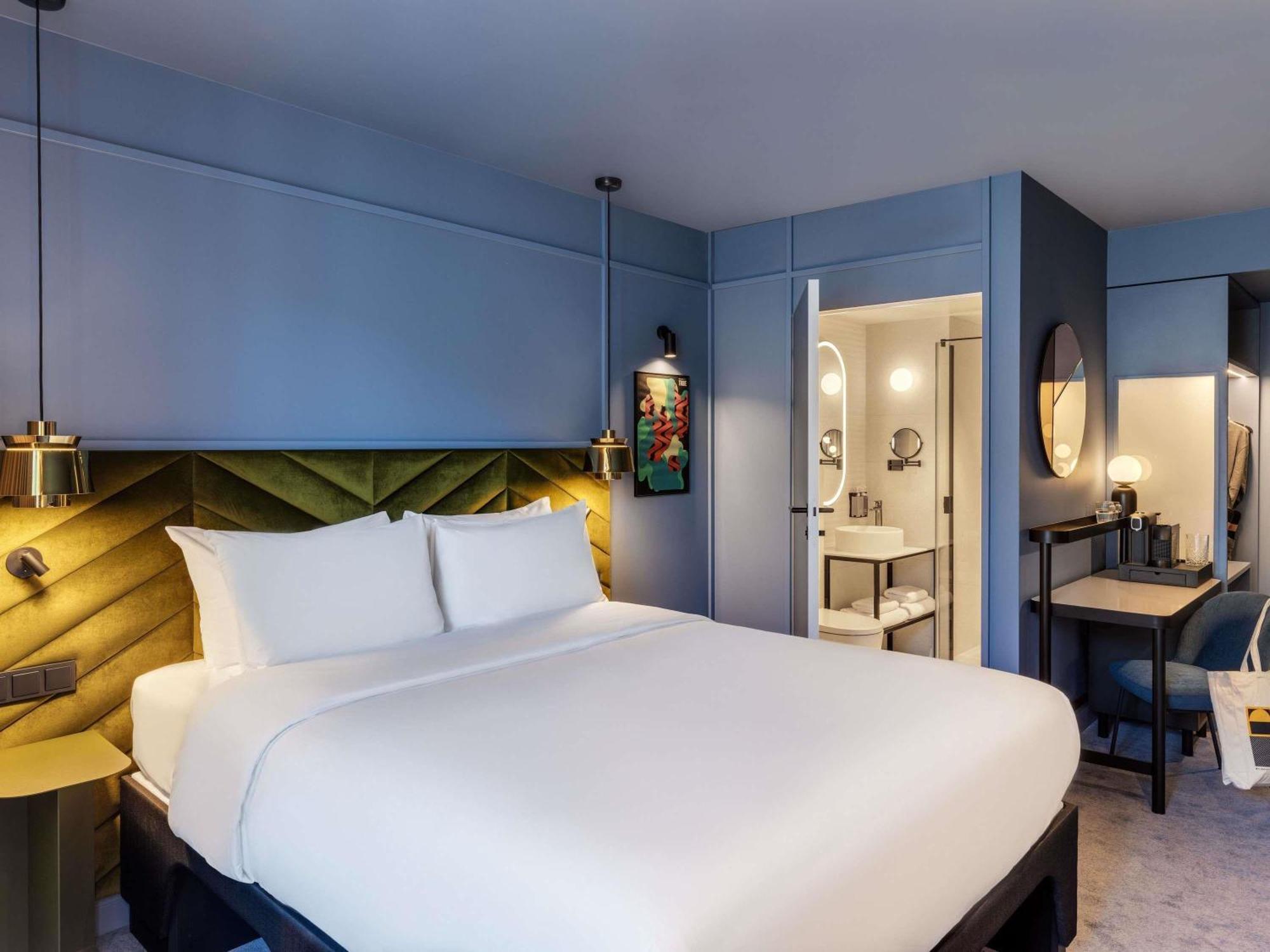 TRIBE ESSENTIAL Queen Room