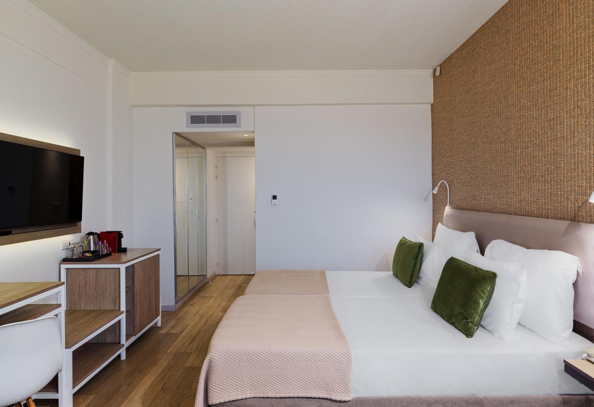 Superior Twin Room Side Sea View