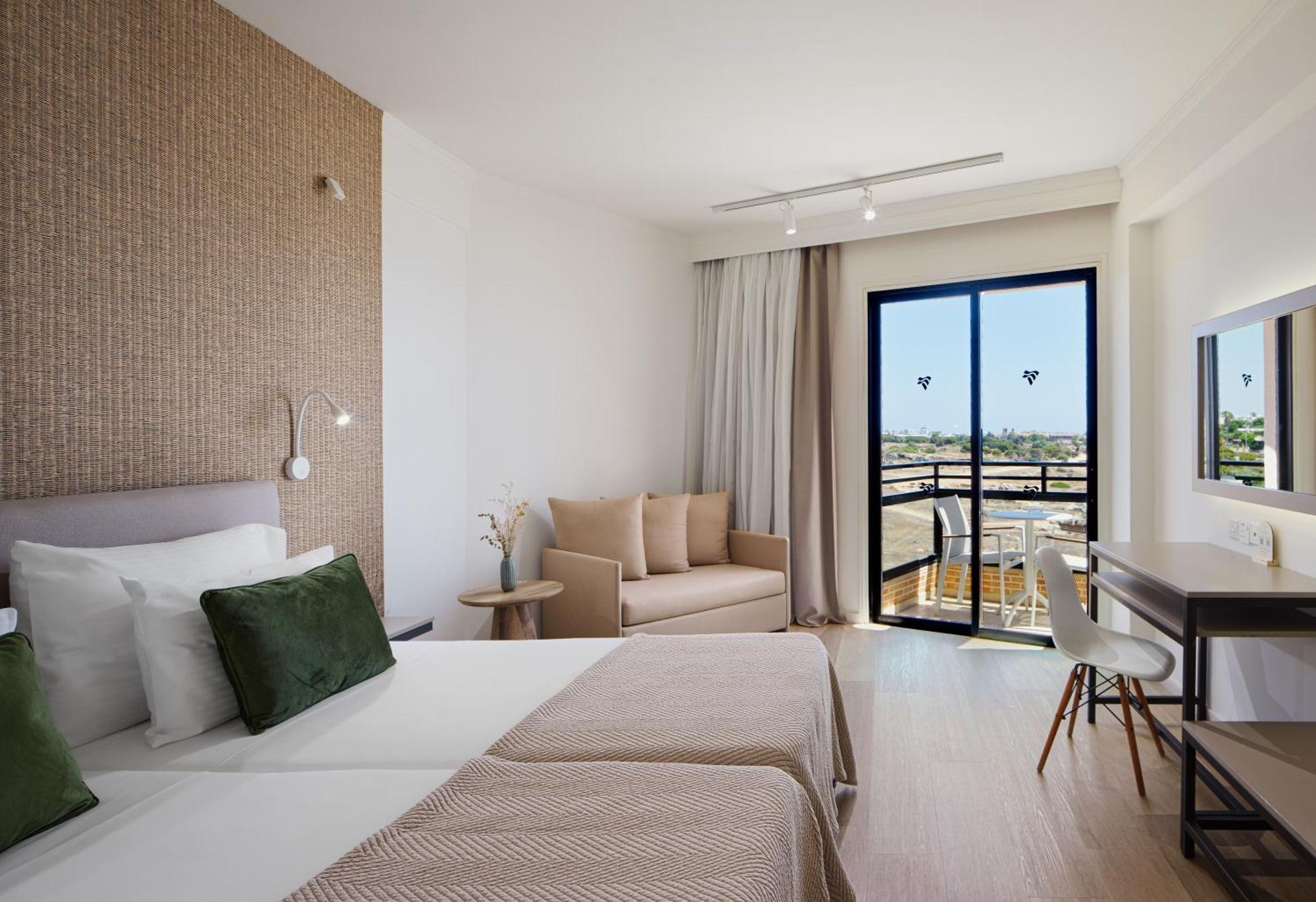 Deluxe Twin Room Side Sea View