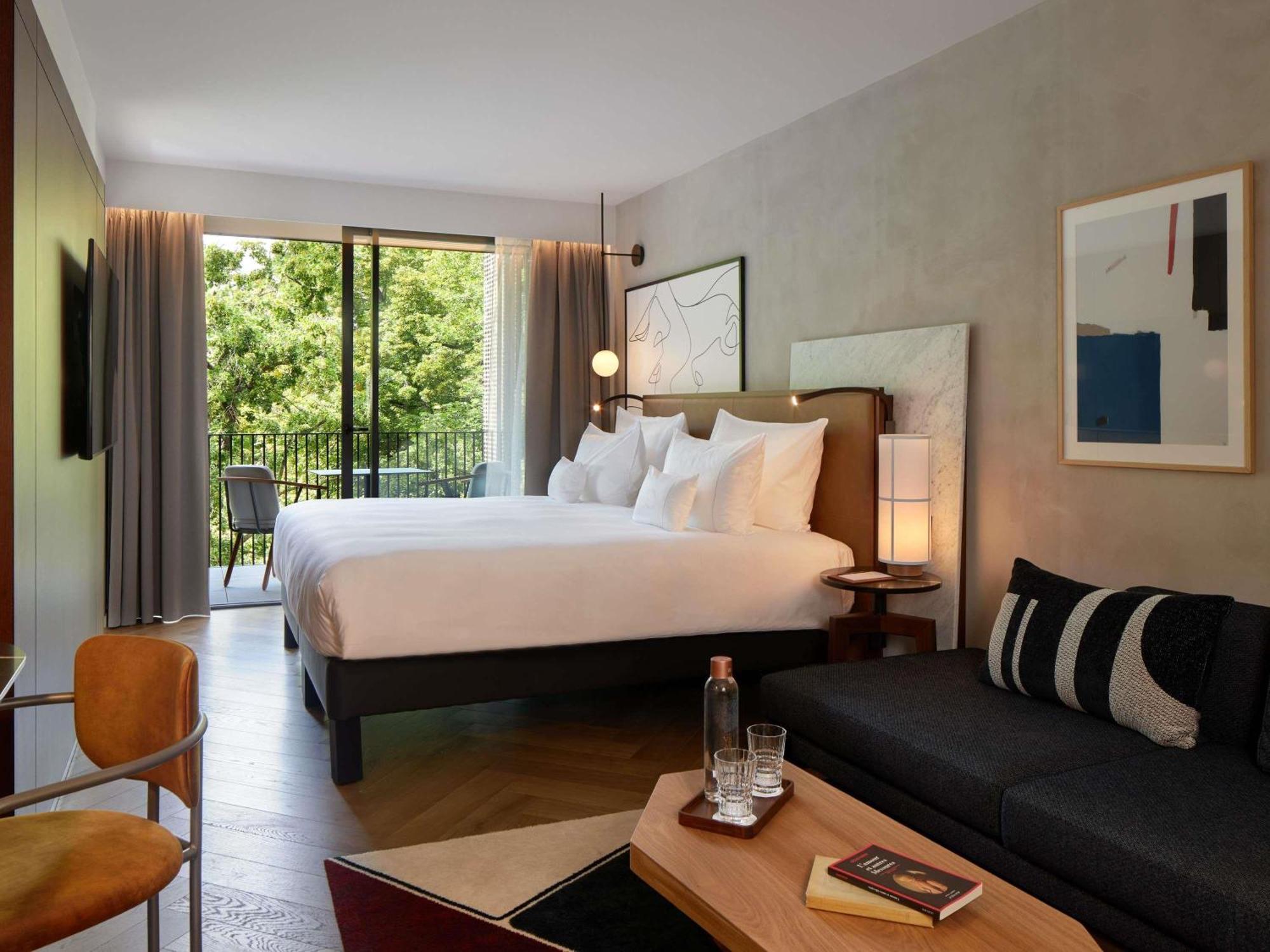 Executive King Room Sofa Bed Balcony
