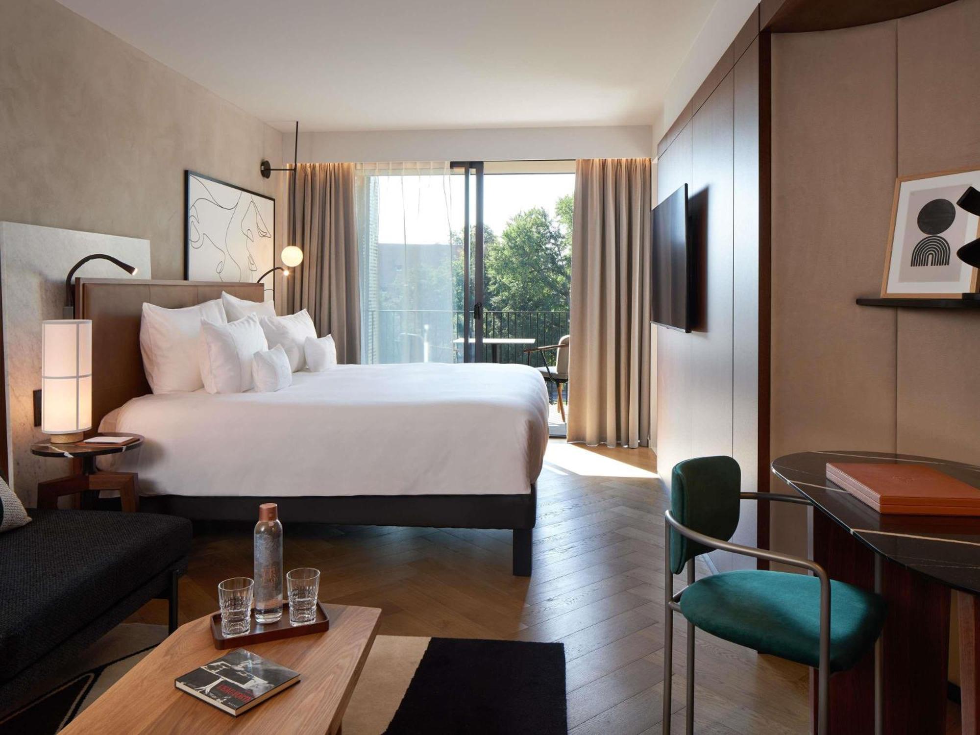 Executive King Room Sofa Bed Balcony