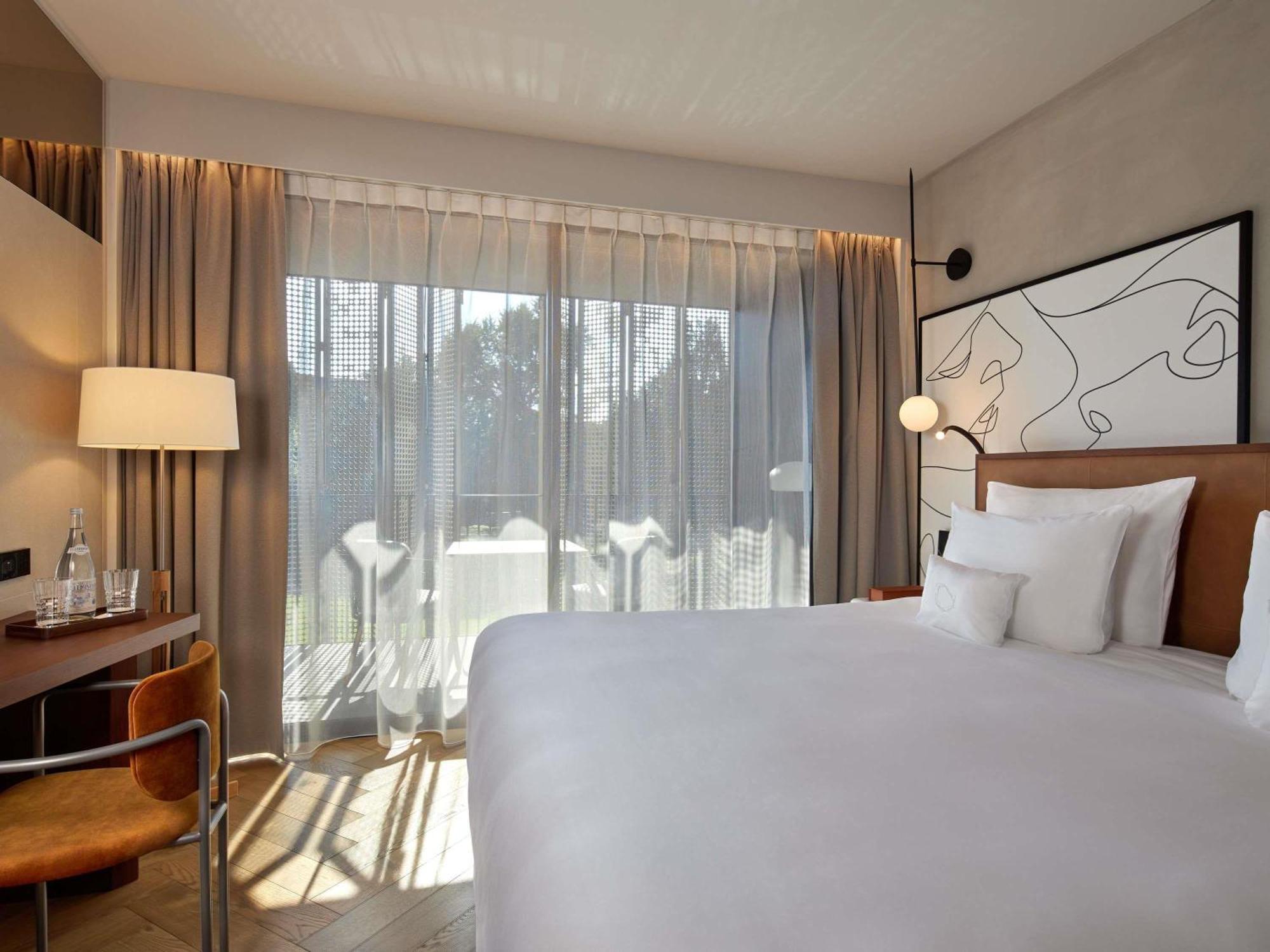Executive King Room Sofa Bed Balcony