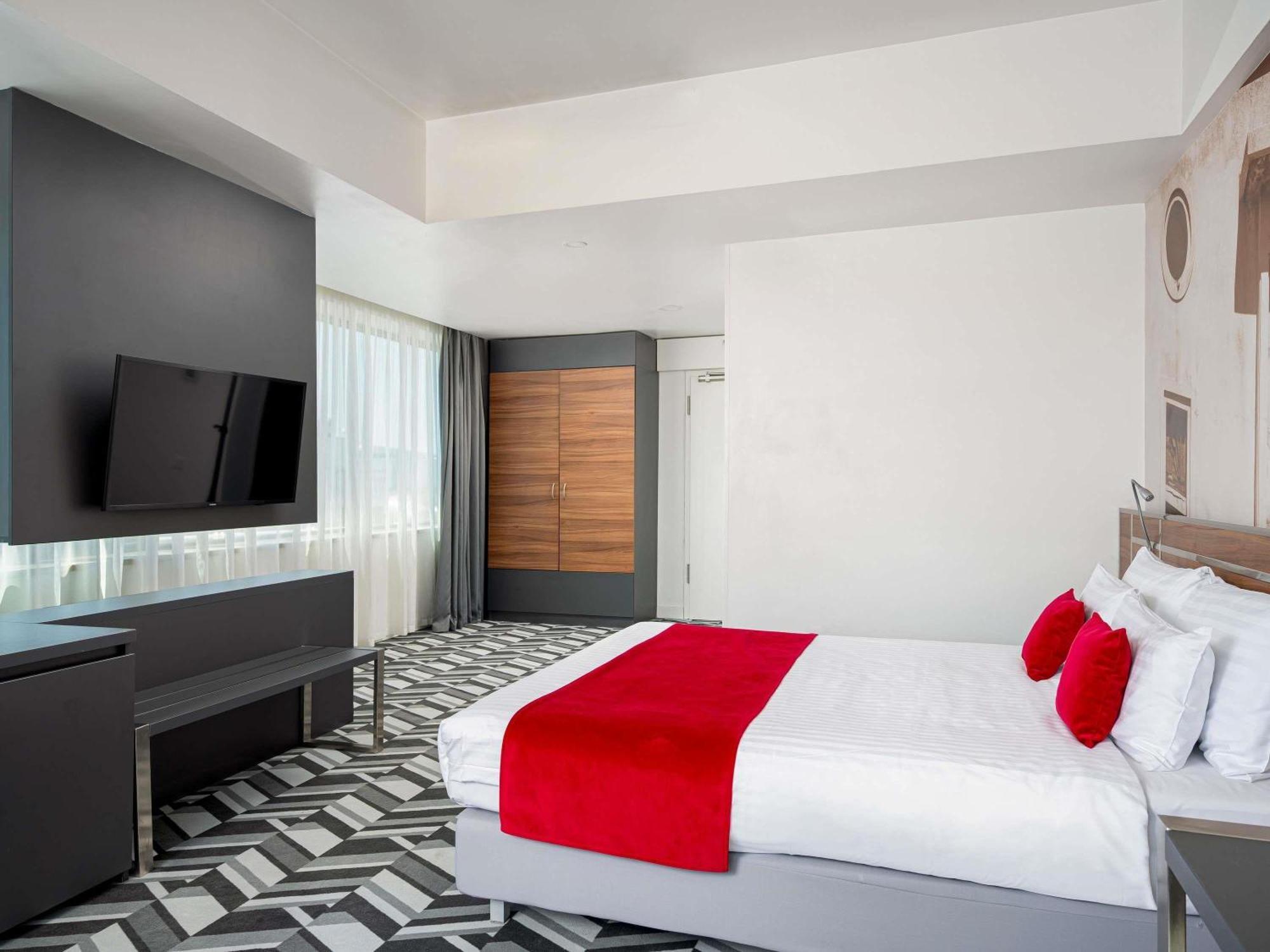 Deluxe City View Room King Bed