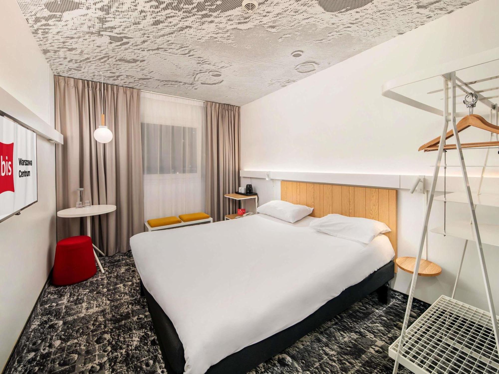 Agora Queen Room