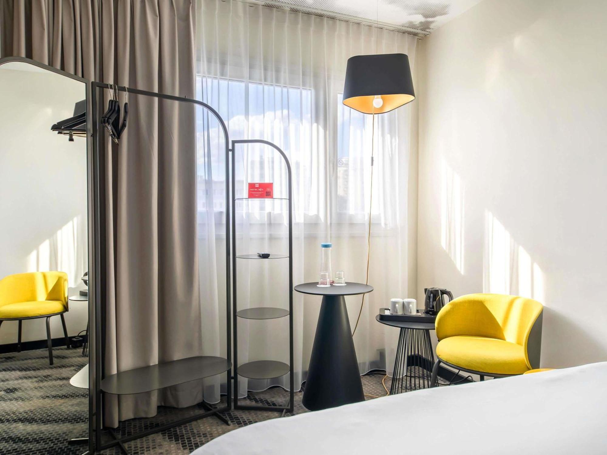 KAI Queen Room