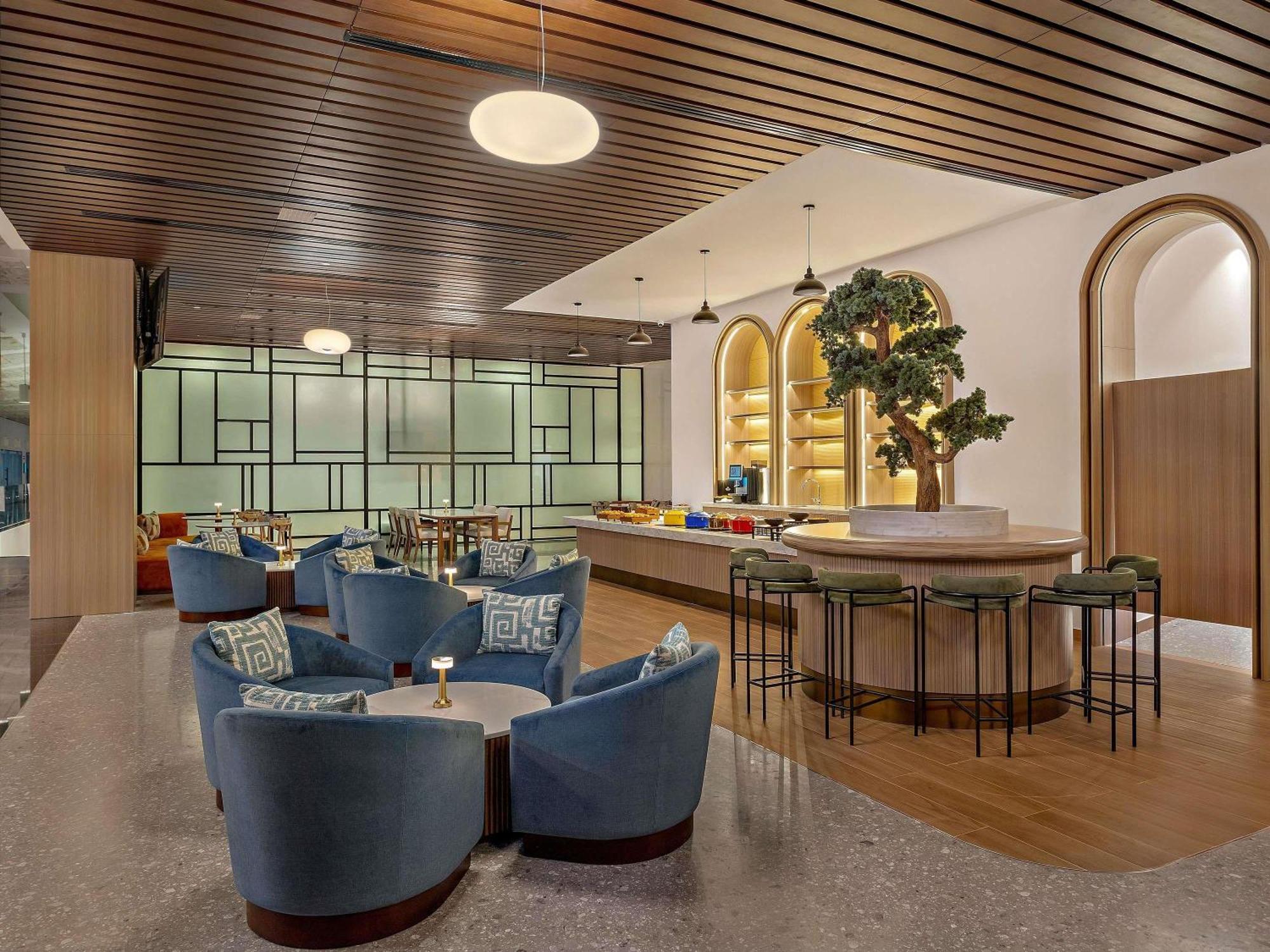 Executive Twin Room Lounge Access