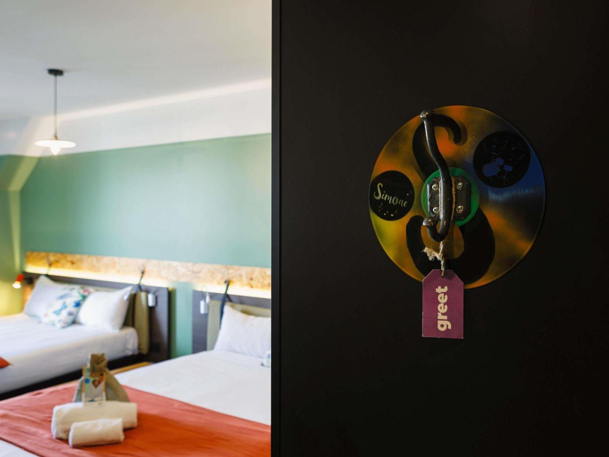 Family Room "Pop" 4