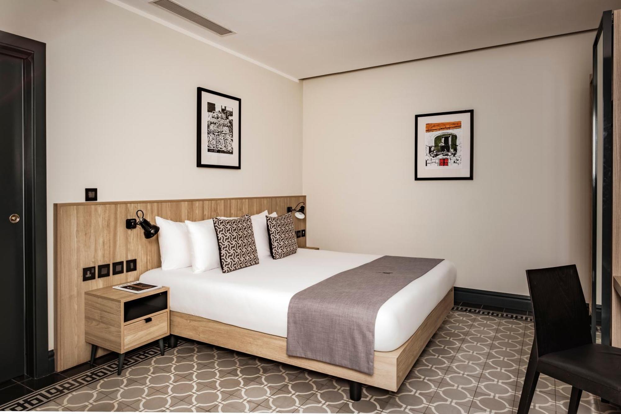 Large Double or Twin Room