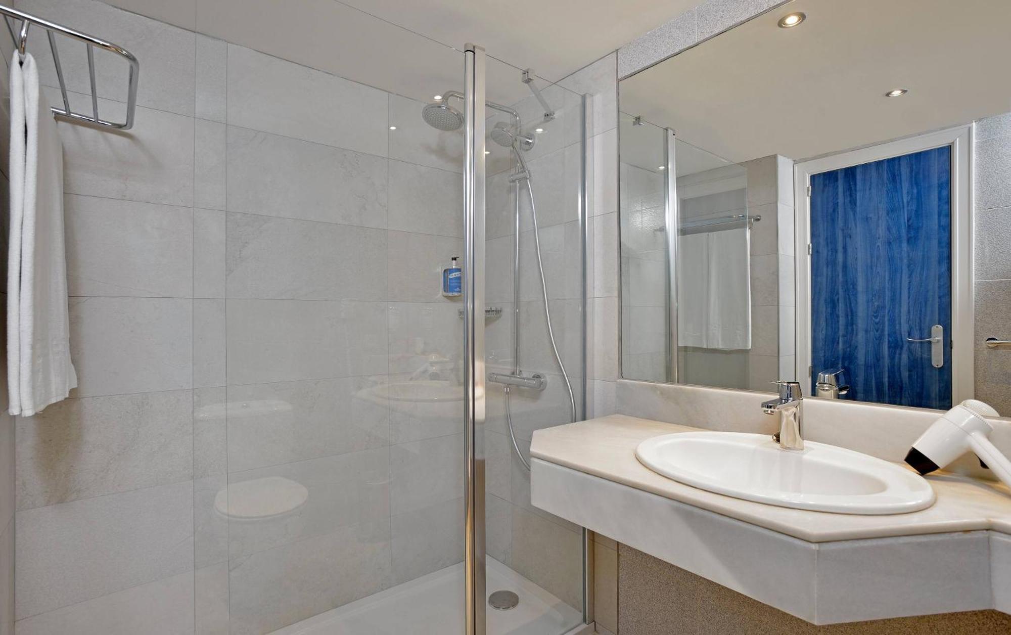 Double or Twin Room Sea View
