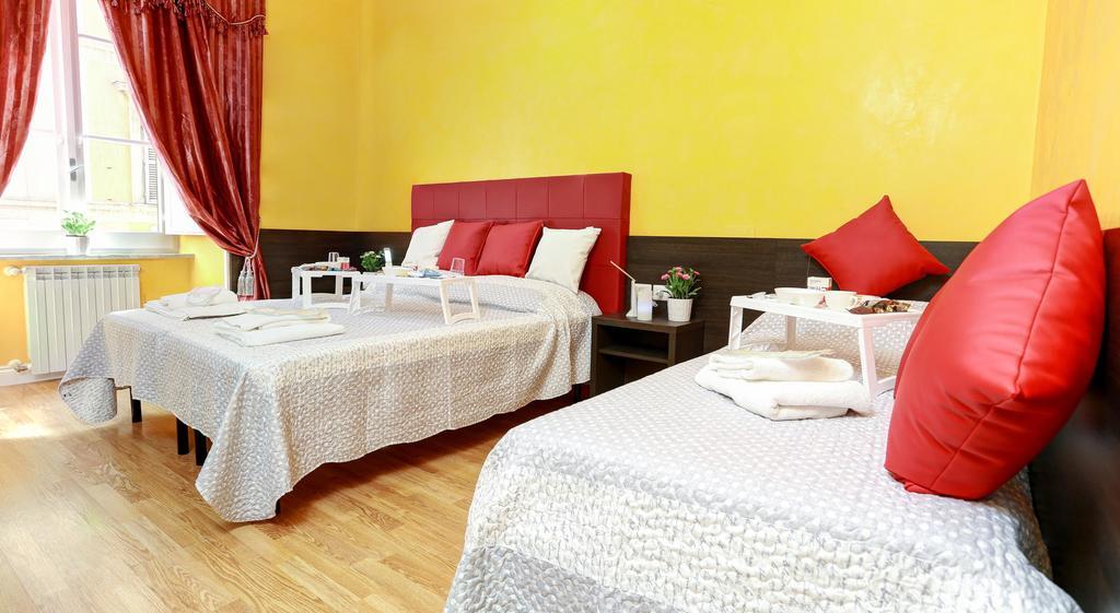 Camera Matrimoniale/Doppia con Letti Singoli con Bagno Privato Esterno