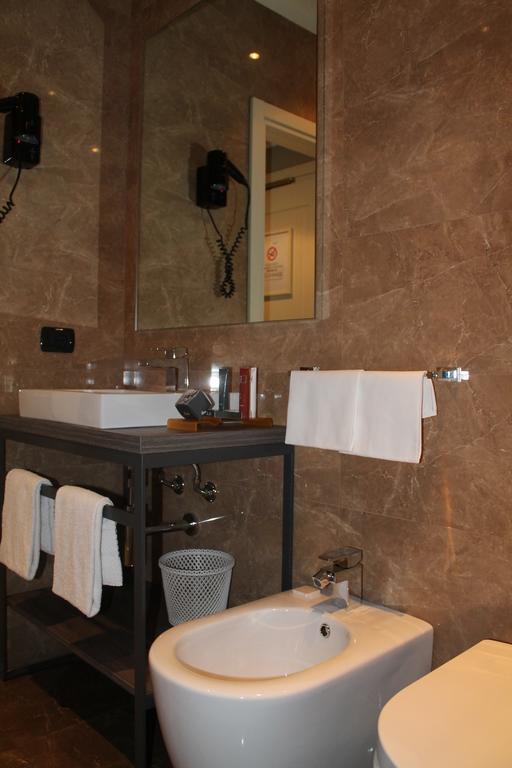 Camera Tripla