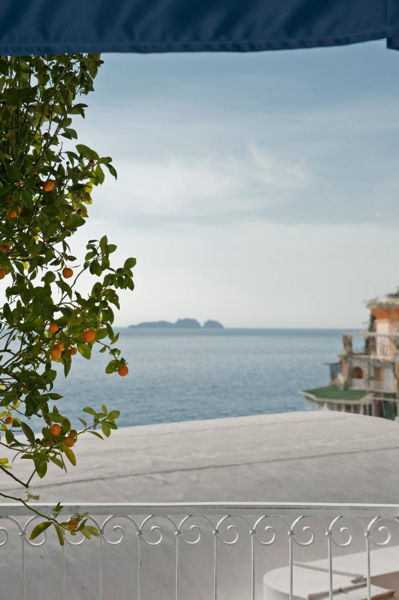 Camera Matrimoniale/Doppia con Letti Singoli con Vista Mare Parziale