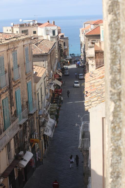 Due Camere Adiacenti con Bagno Privato Esterno e Vista Mare