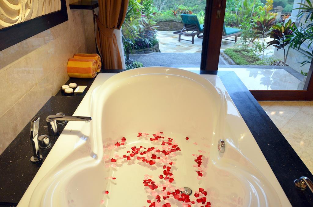 Royal Pool Villa 1 hour Massage