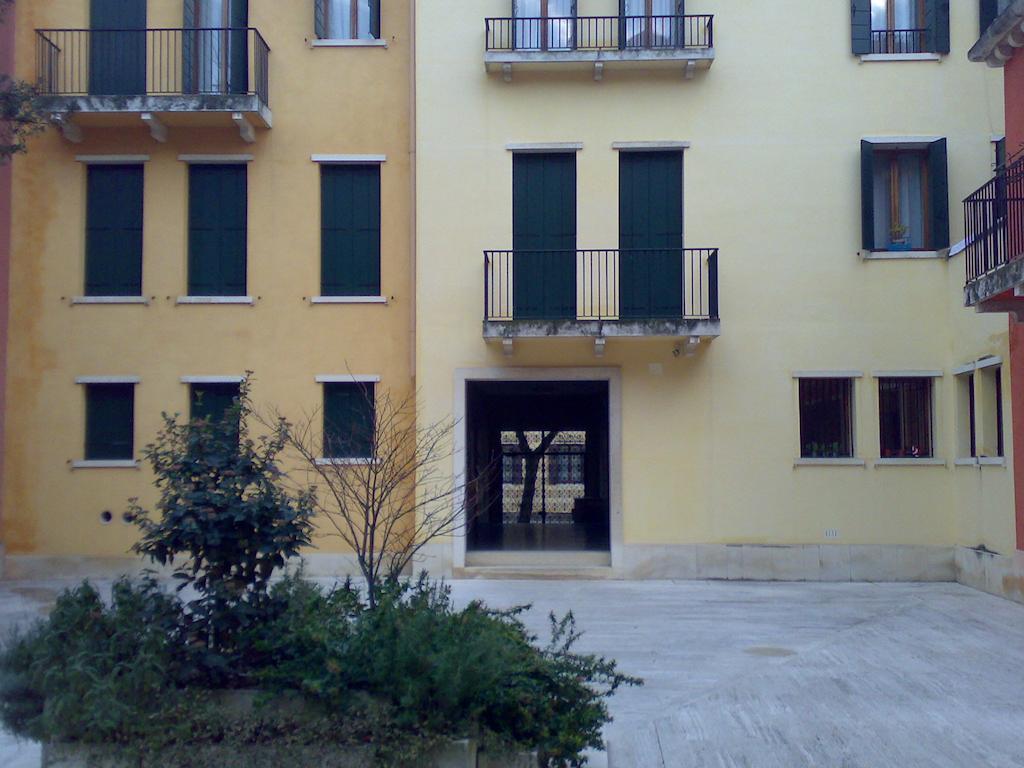 Posto Letto in Dormitorio Misto con 3 Letti