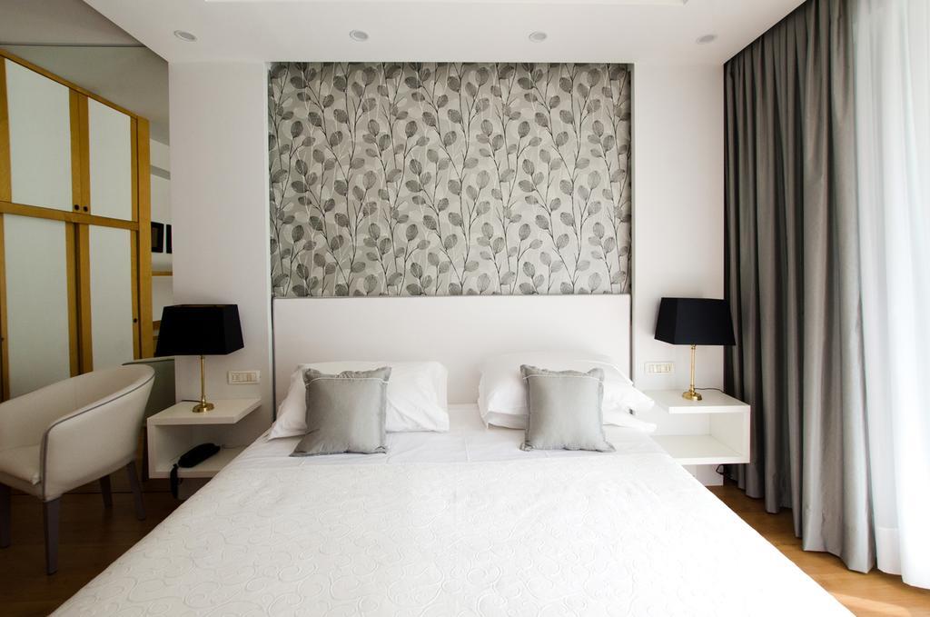 Deluxe Double Room with Balcony,253959661:JPEG