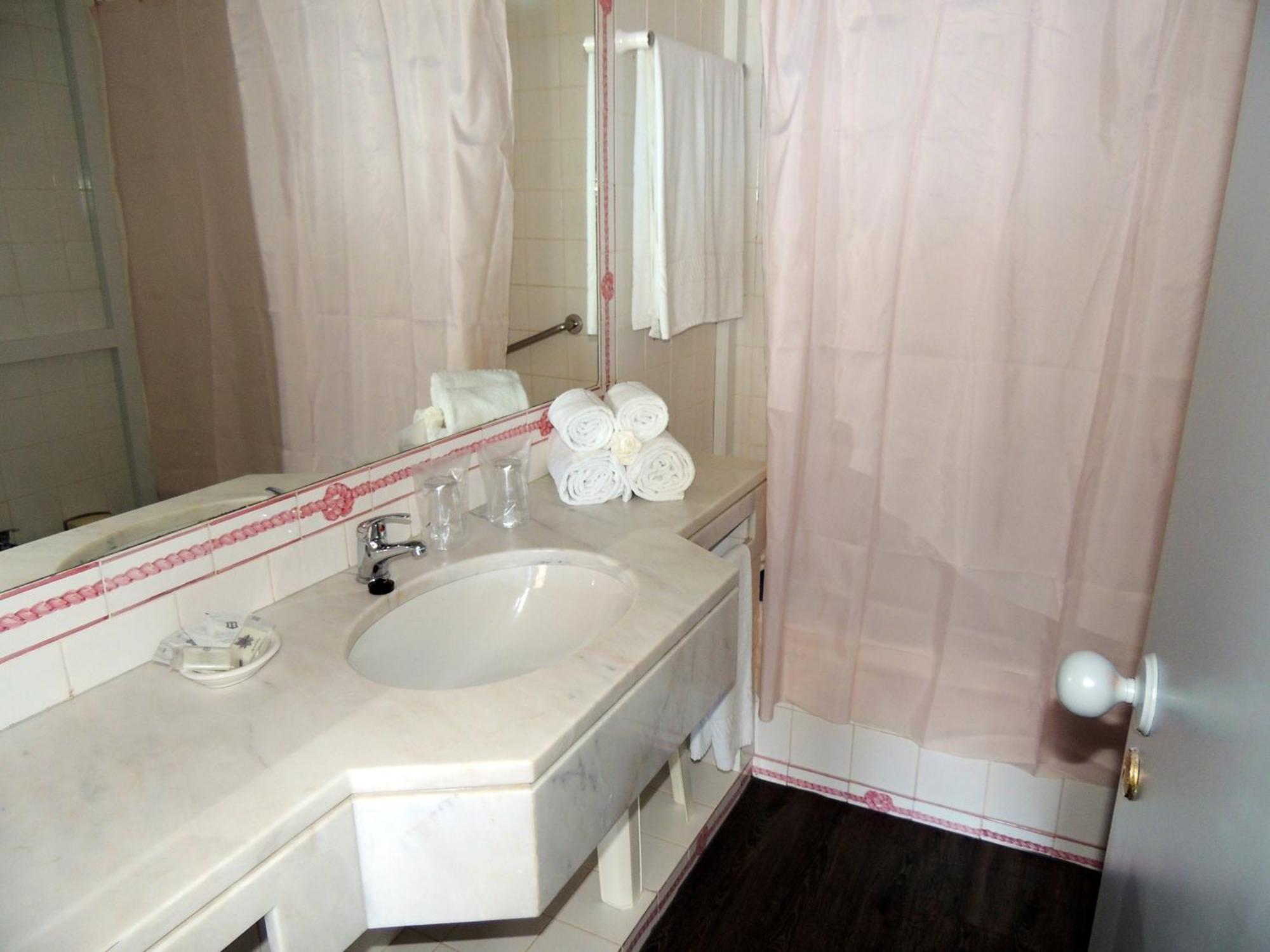 Two-Bedroom Apartment Frontal Sea View