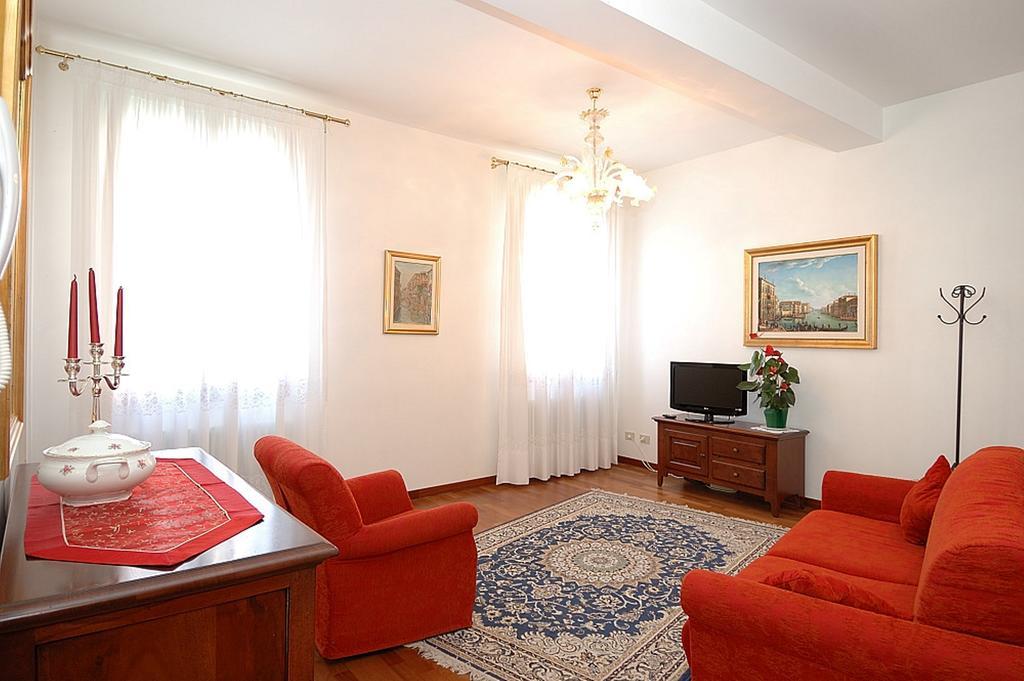 Suite con 2 Camere da Letto e Vista Canale