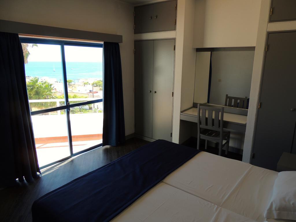 Two-Bedroom Apartment Frontal Sea View