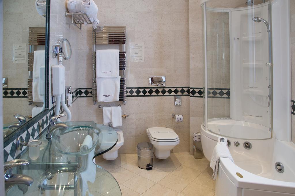Large Double or Twin Room
