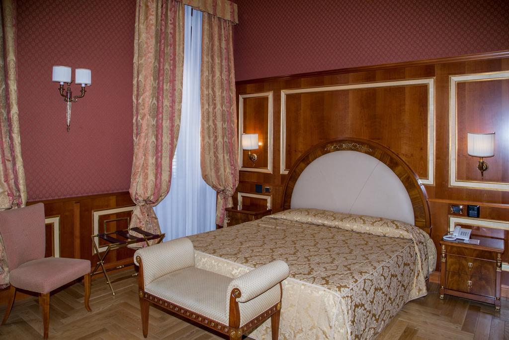 Large Double or Twin Room