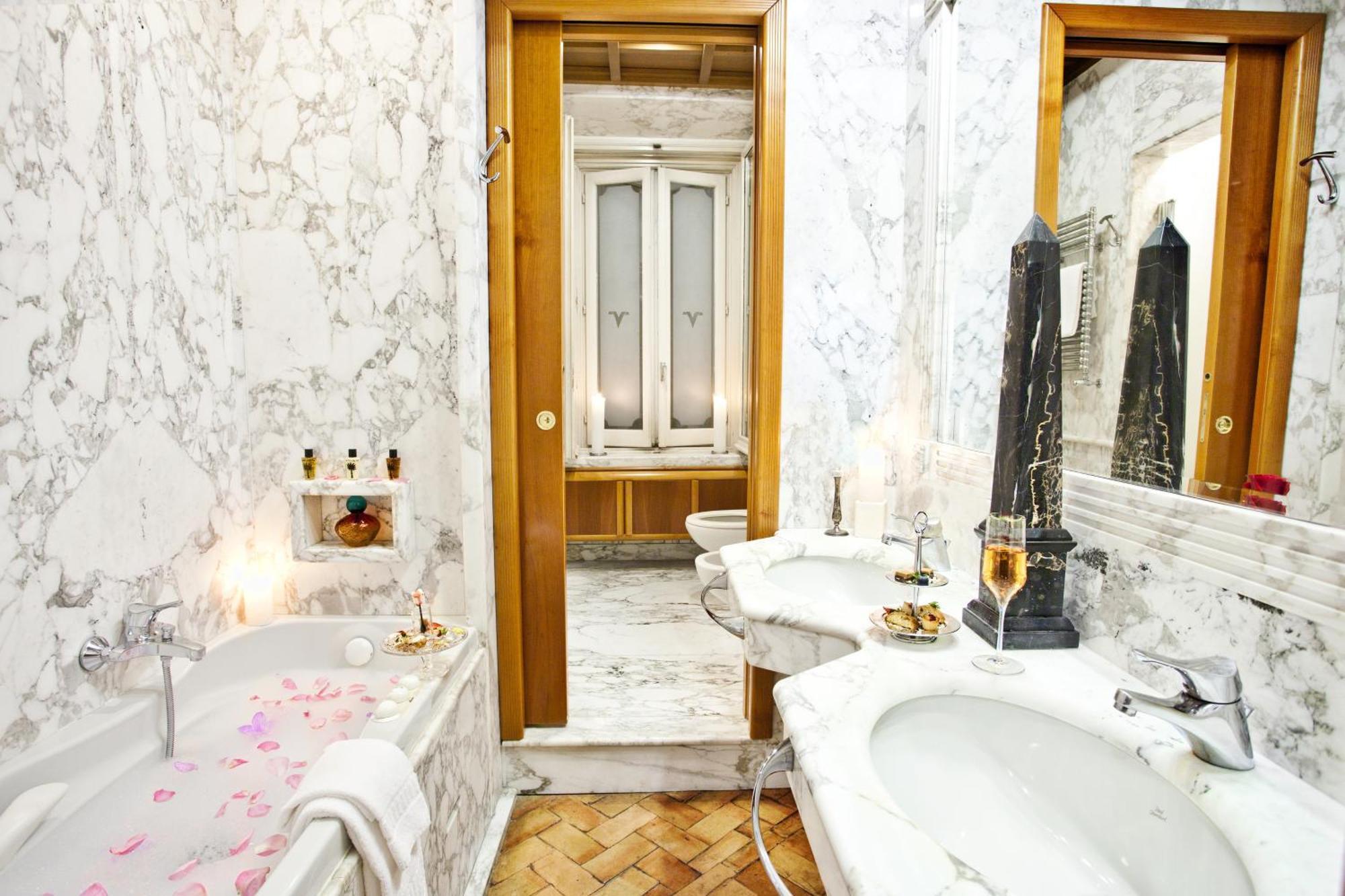 Suite,653120742:JPEG