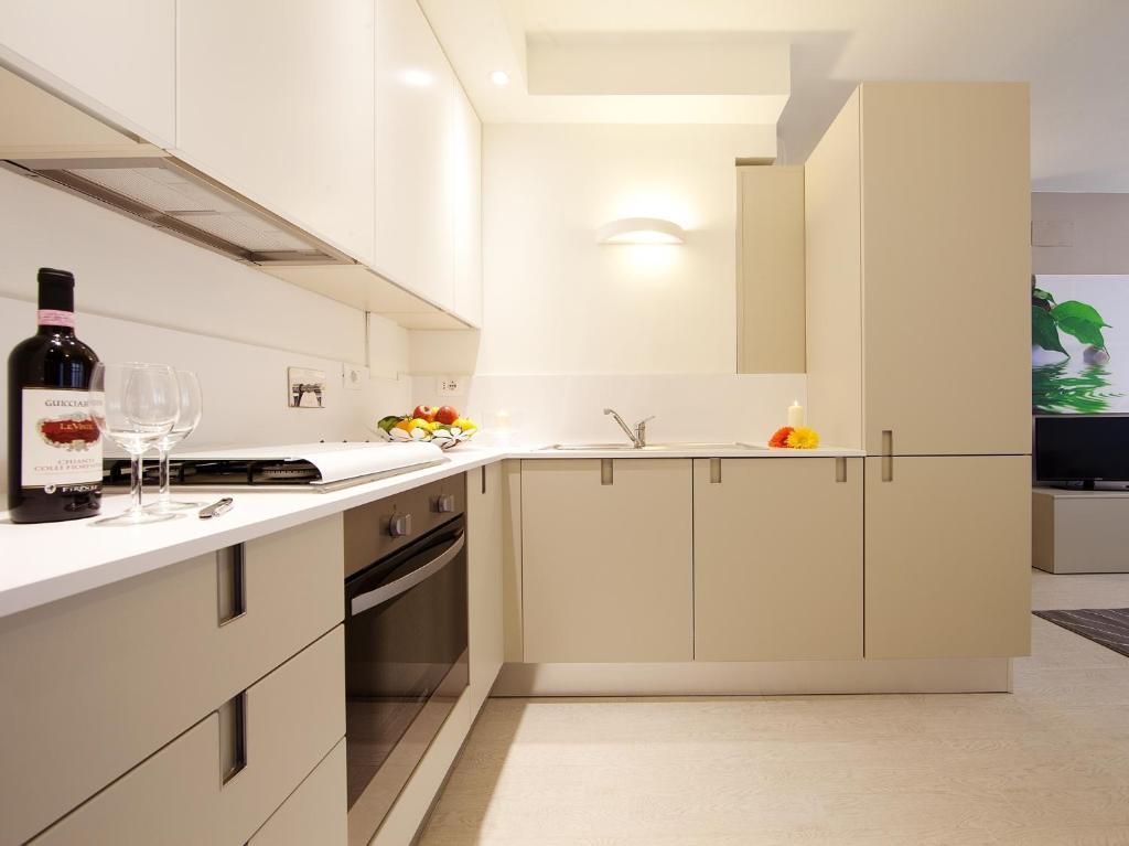 Deluxe One-Bedroom Apartment