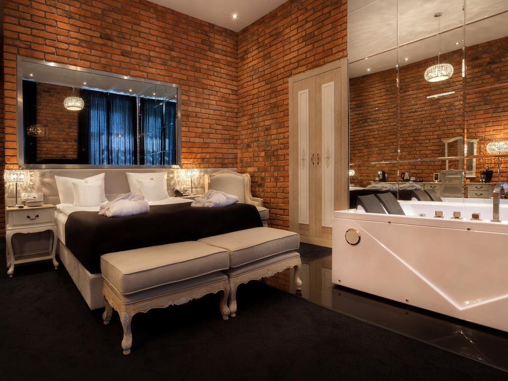 Junior Suite Plus Main Market Square View