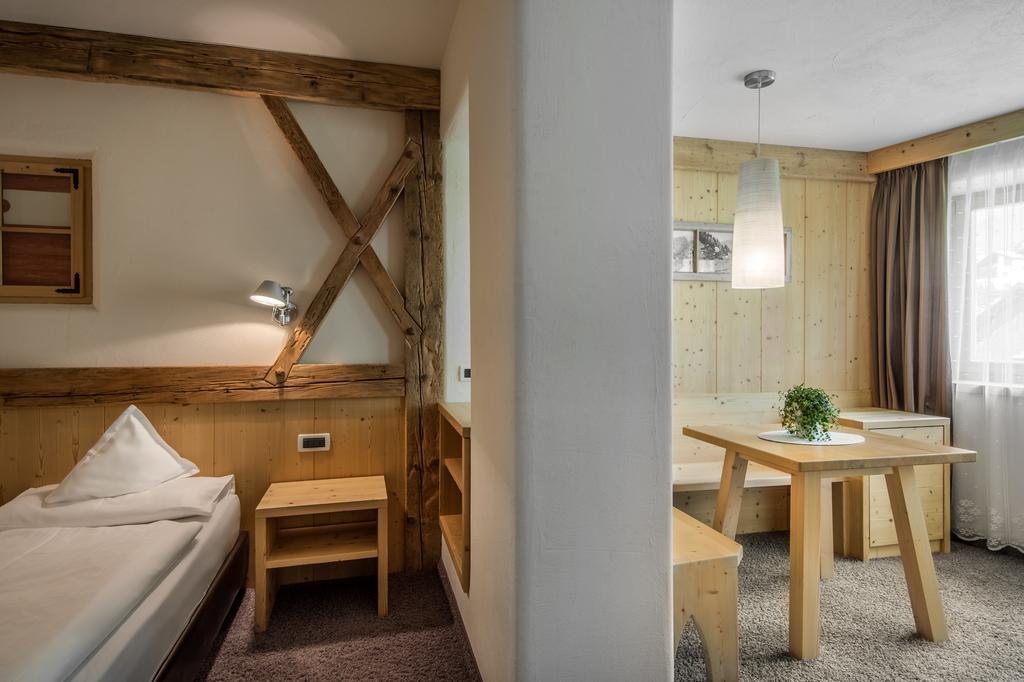 Standard Double Room,323508424:JPEG