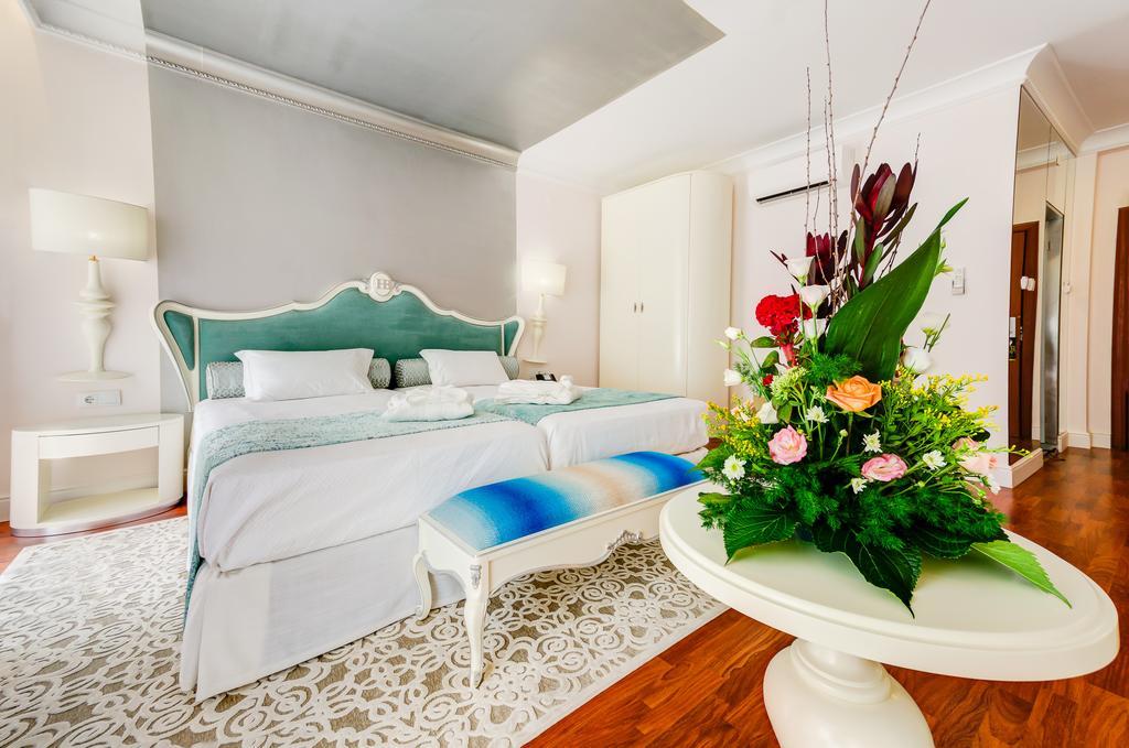 Superior Twin Room Chiado View