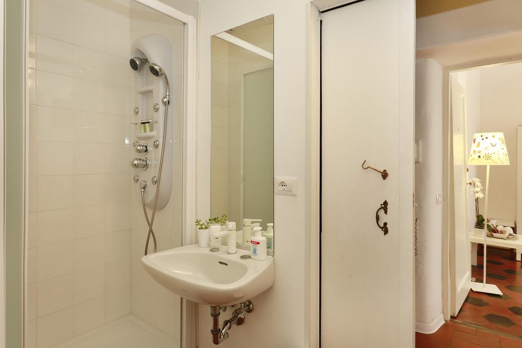 Camera Matrimoniale/Doppia con Letti Singoli con Bagno Privato Esterno