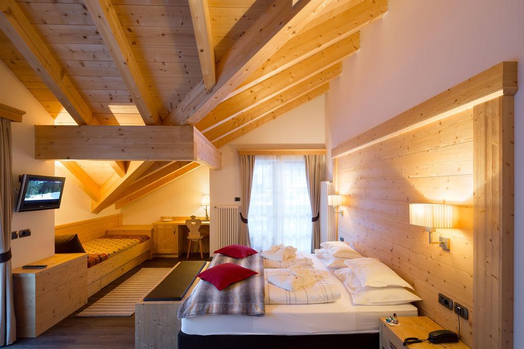 Large Double or Twin Room,379019725:JPEG