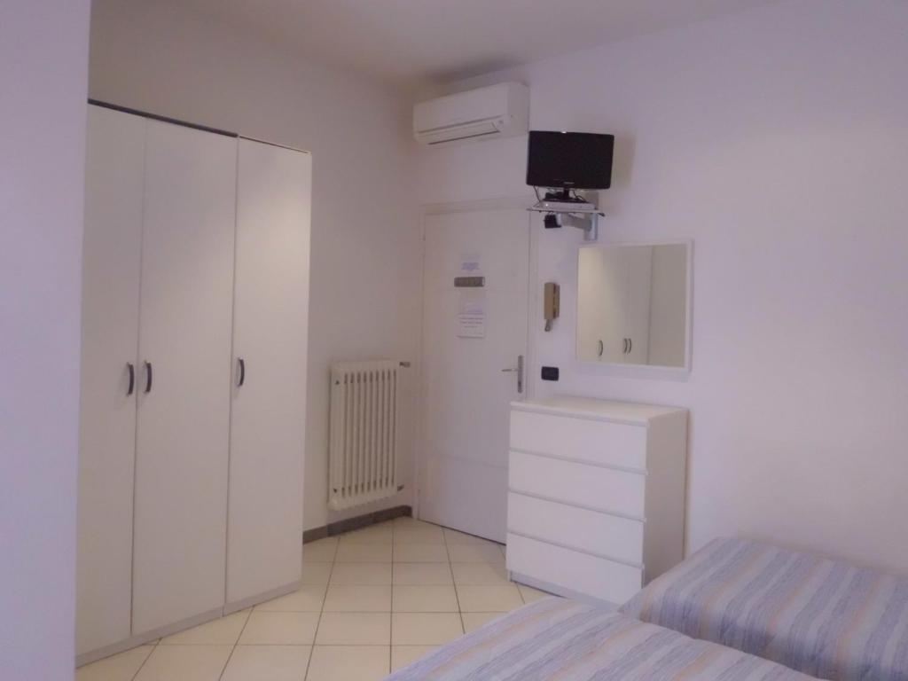 Economy Triple Room