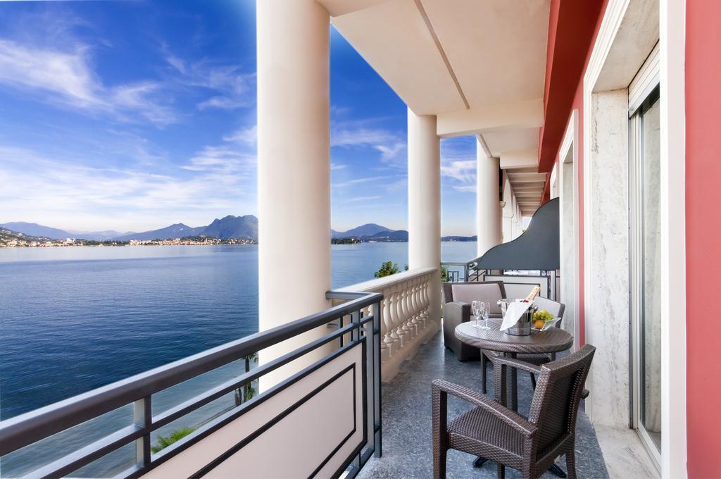 Family 3 Deluxe with lake or side pool view