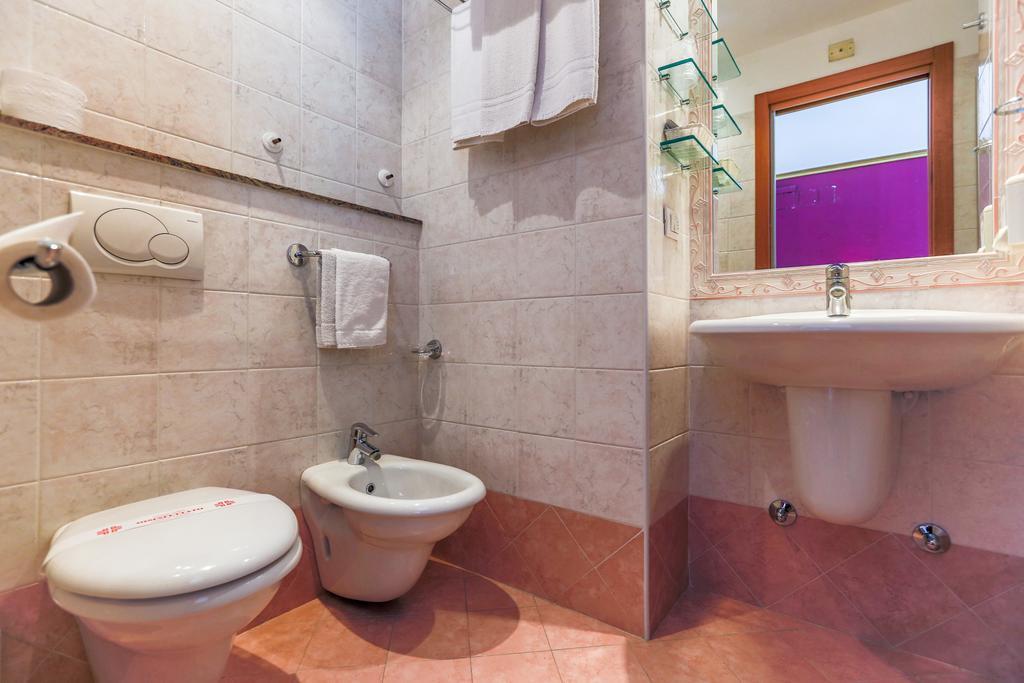 Single Room,402481254:JPEG