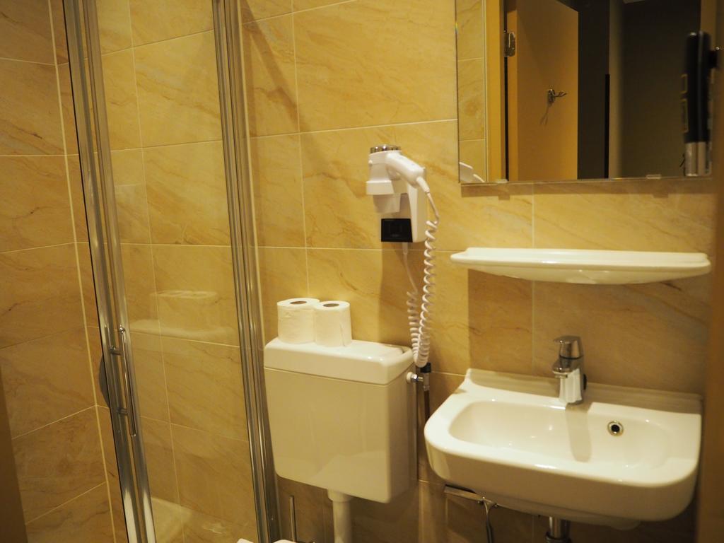 Camera Doppia con Letti Singoli senza Vista