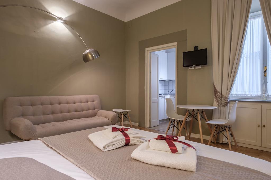 Deluxe Family Room