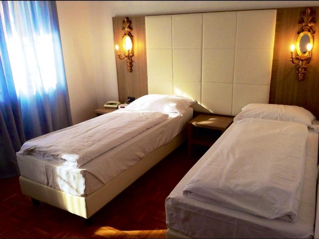 Camera Doppia con Letti Singoli
