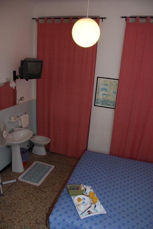 Camera Matrimoniale Standard con Bagno in Comune