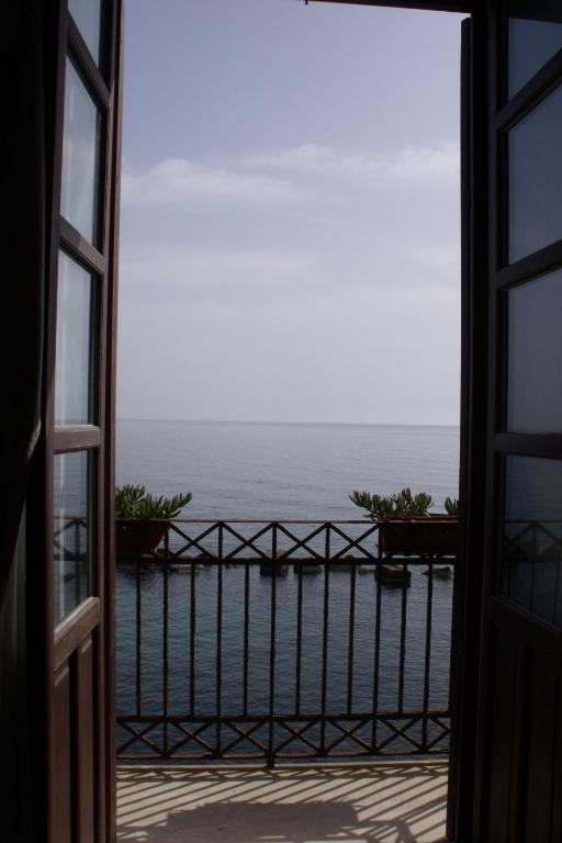 Double or Twin Room Sea View