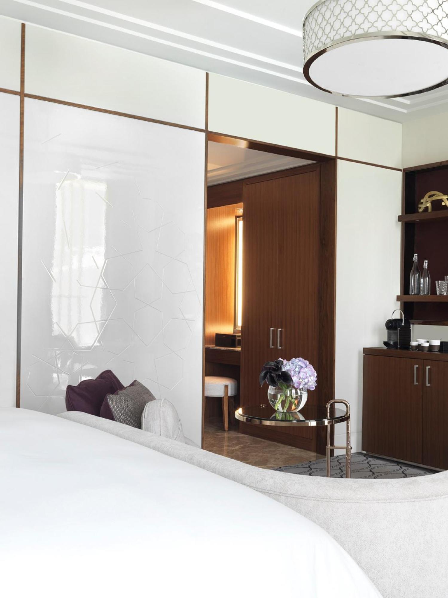 Deluxe Waterfront King Room
