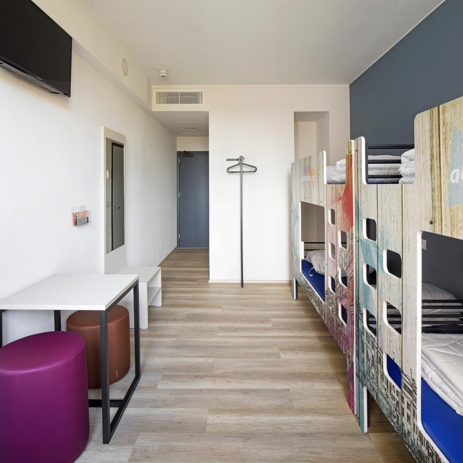 Posto Letto in Dormitorio Misto con 6 Letti