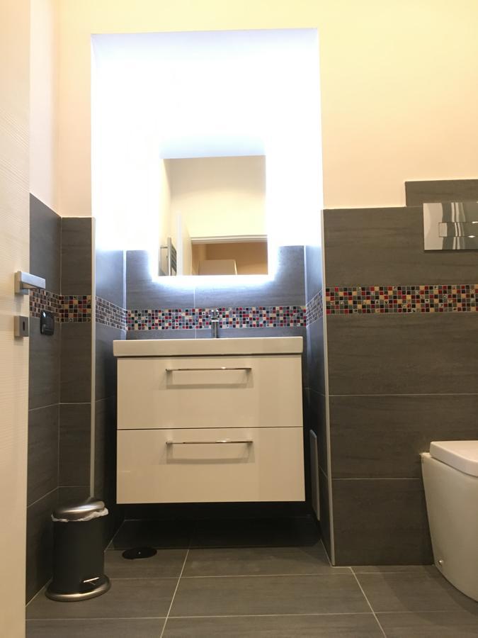 Suite con 1 Camera da Letto e Bagno Privato