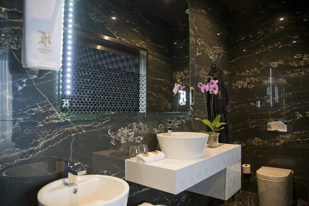 Superior Suite Hot Tub